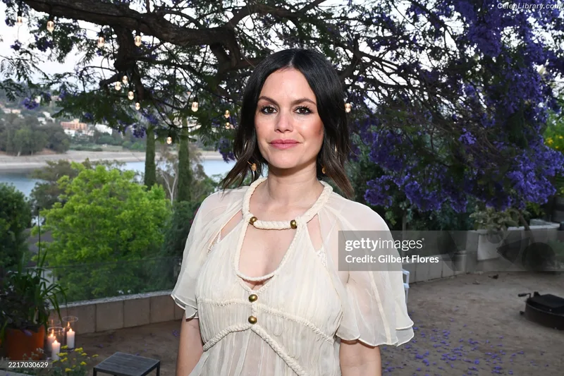 Rachel Bilson photo 4 of 404