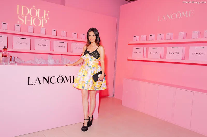 Rachel Bilson photo 9 of 404
