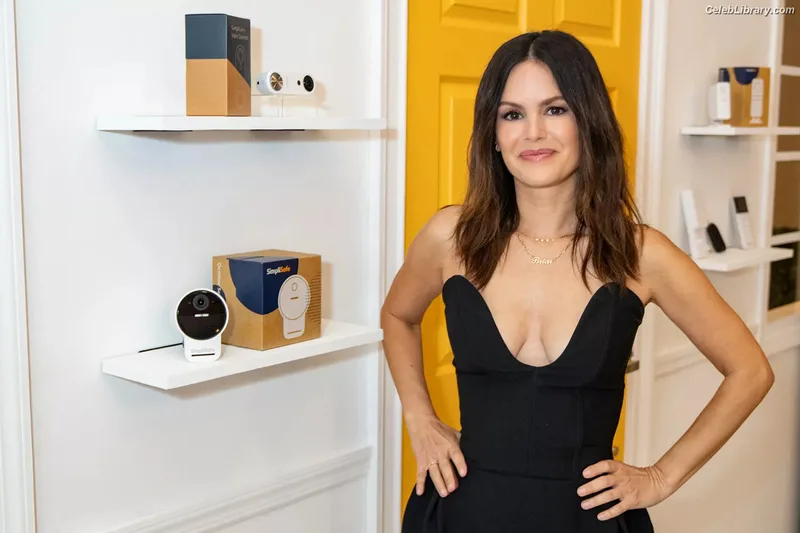 Rachel Bilson photo 16 of 404