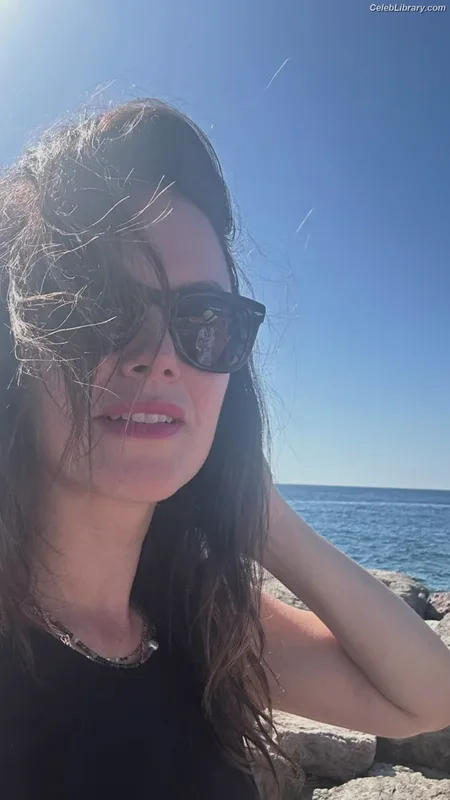 Rachel Bilson photo 9 of 404