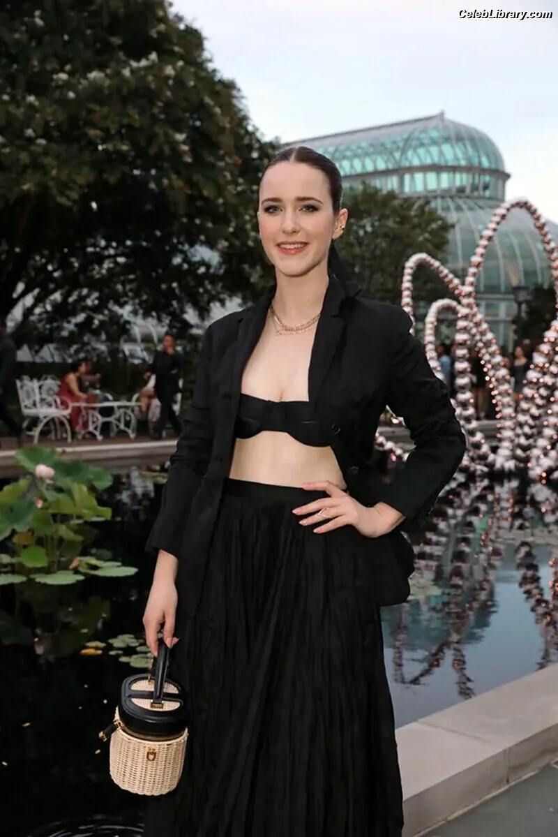 Rachel Brosnahan photo 13 of 1305