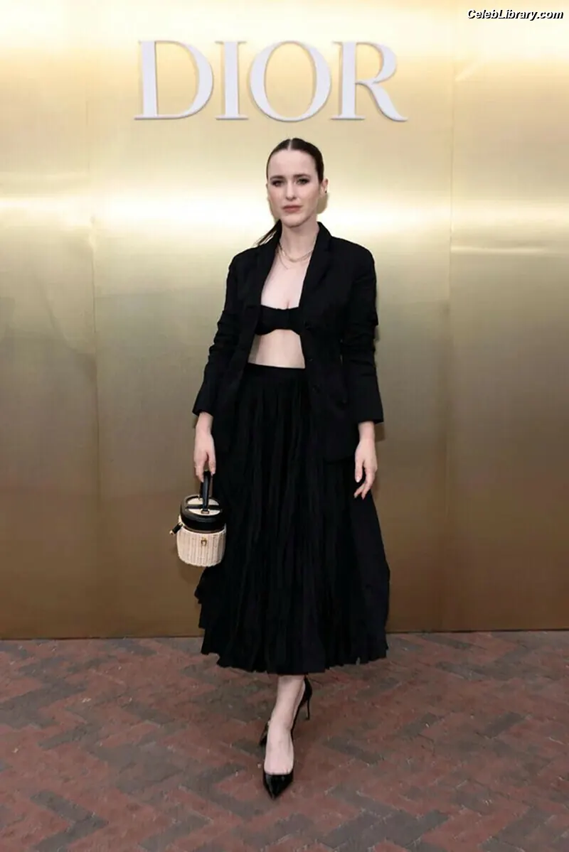 Rachel Brosnahan photo 19 of 1305
