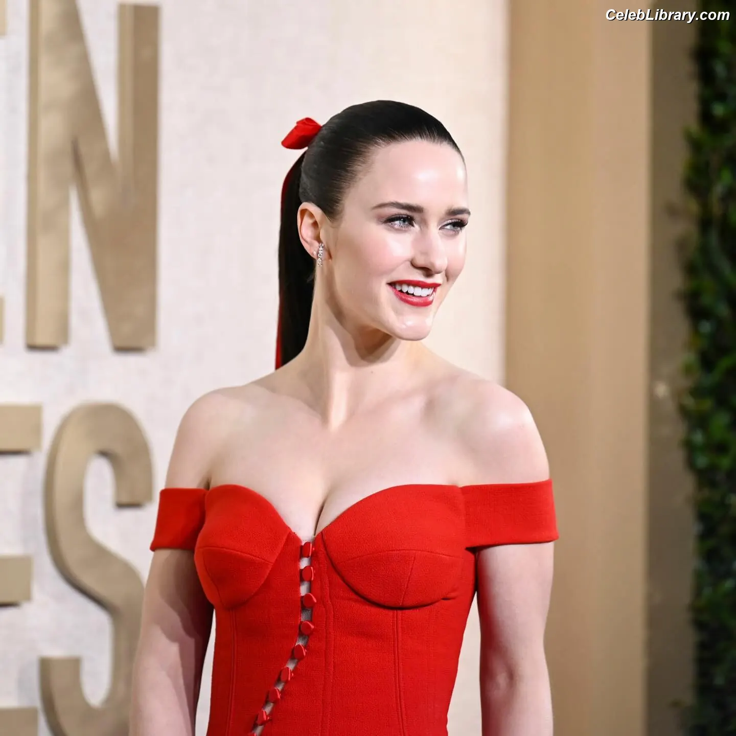 Rachel Brosnahan photo 6 of 1305