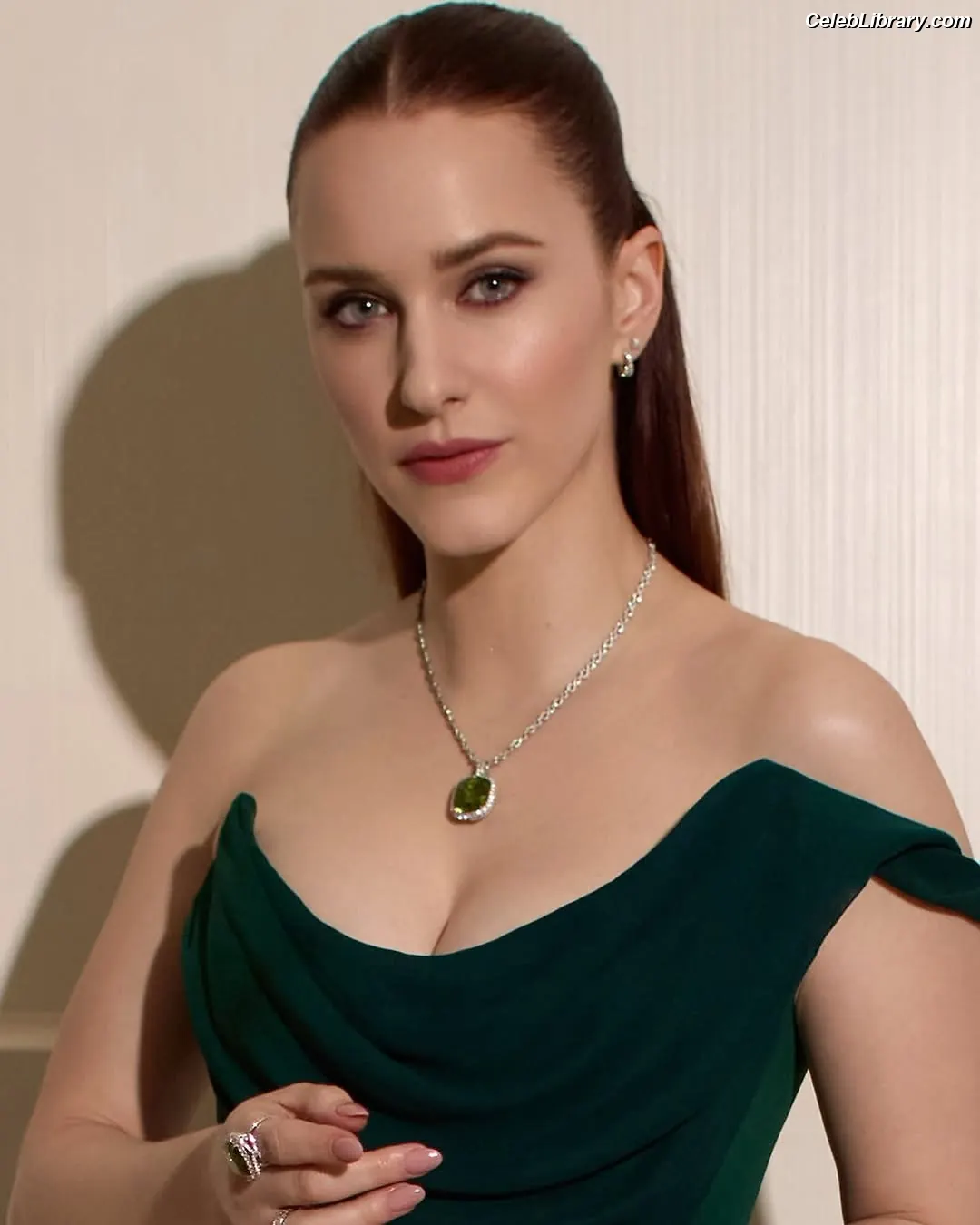 Rachel Brosnahan photo 18 of 1305