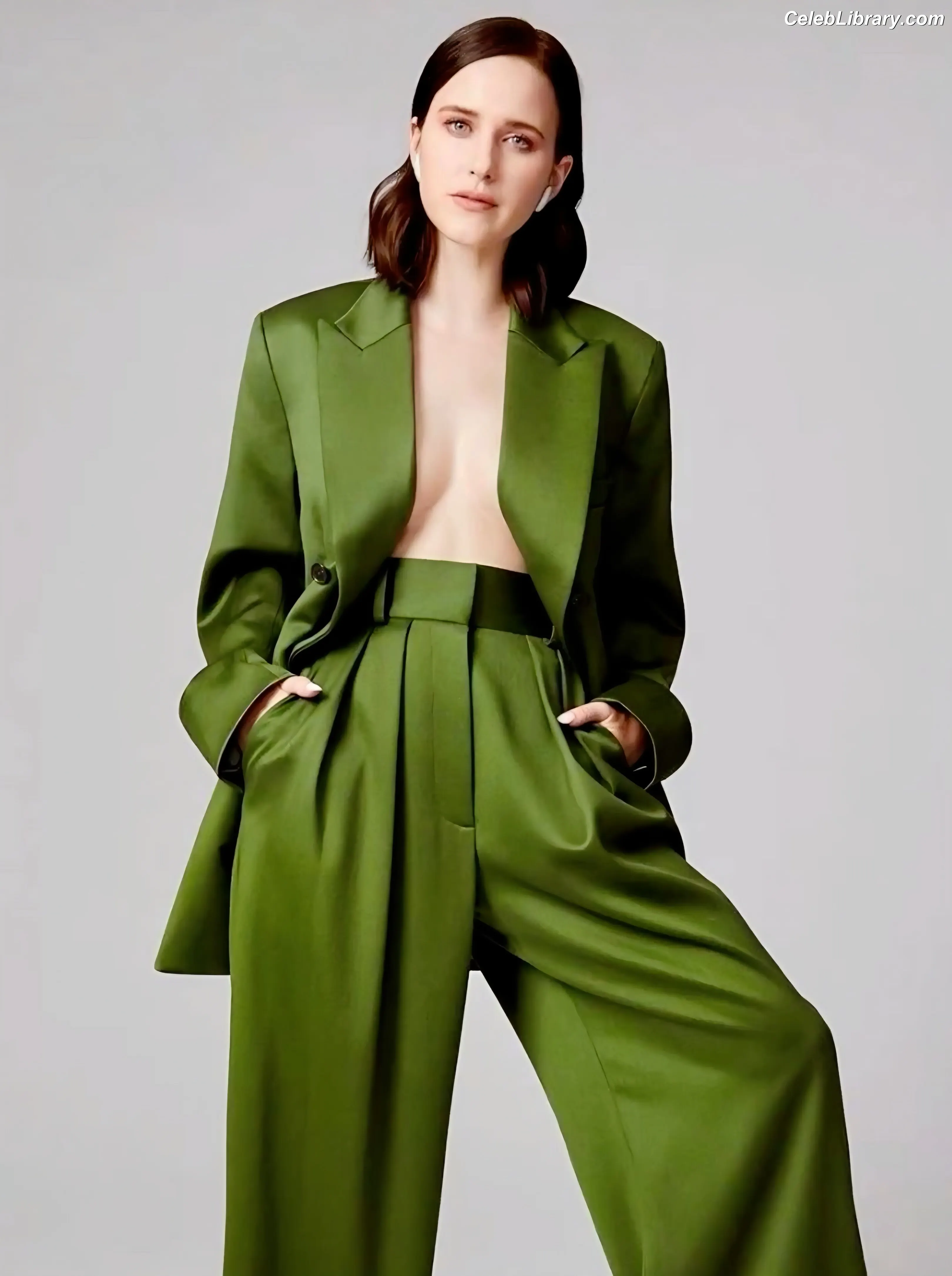 Rachel Brosnahan photo 4 of 1305