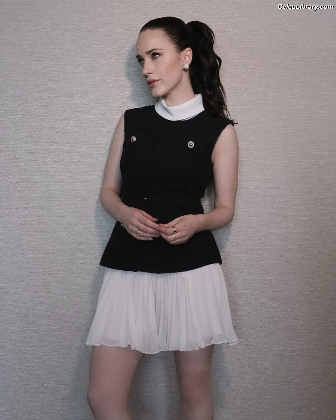 Rachel Brosnahan photo 6 of 1305