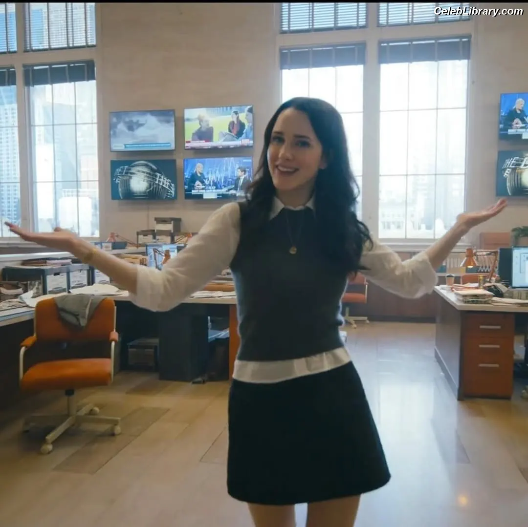 Rachel Brosnahan photo 6 of 1305