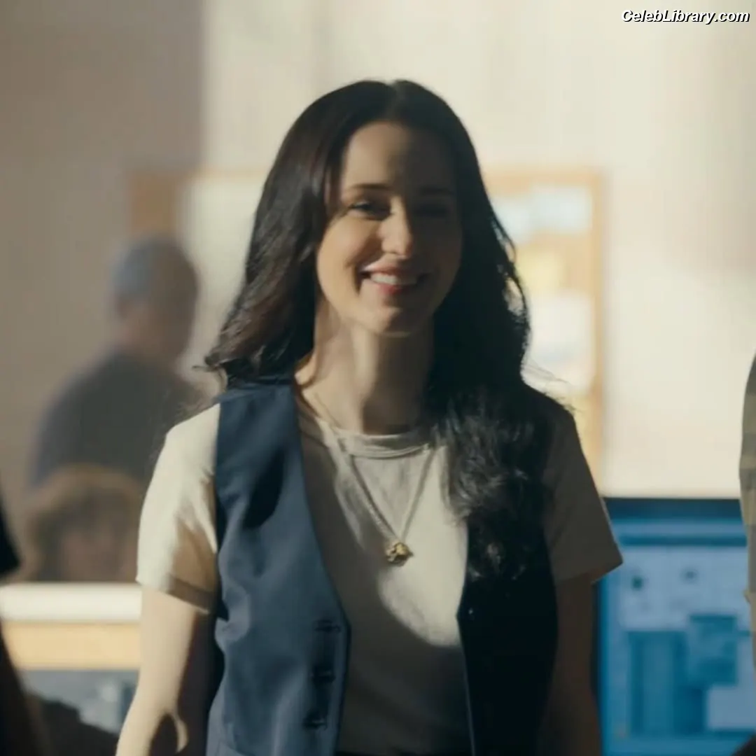 Rachel Brosnahan photo 8 of 1305