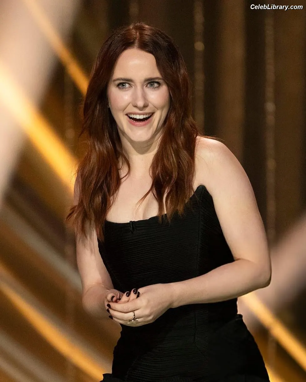 Rachel Brosnahan photo 17 of 1305