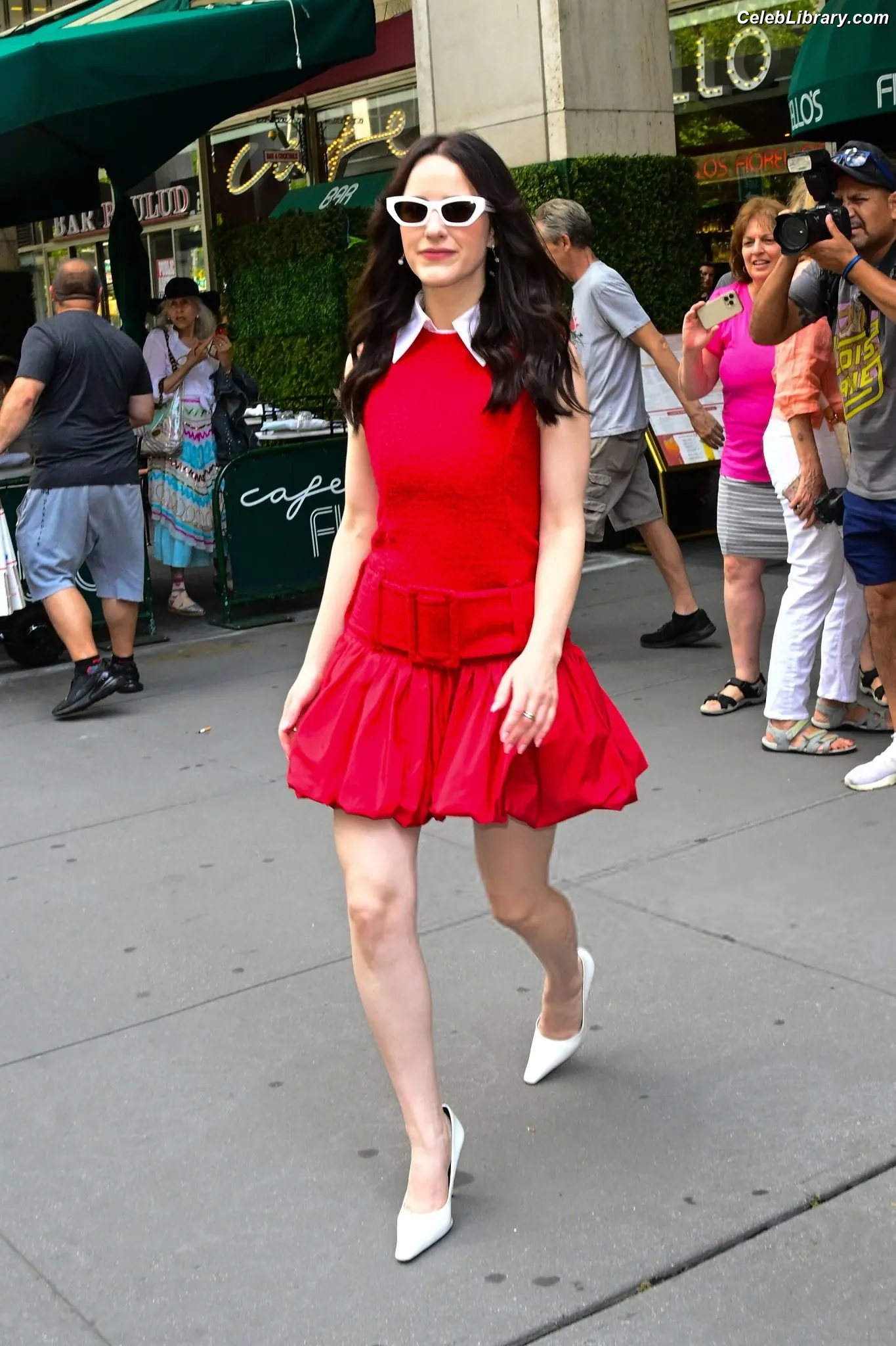 Rachel Brosnahan photo 7 of 1305