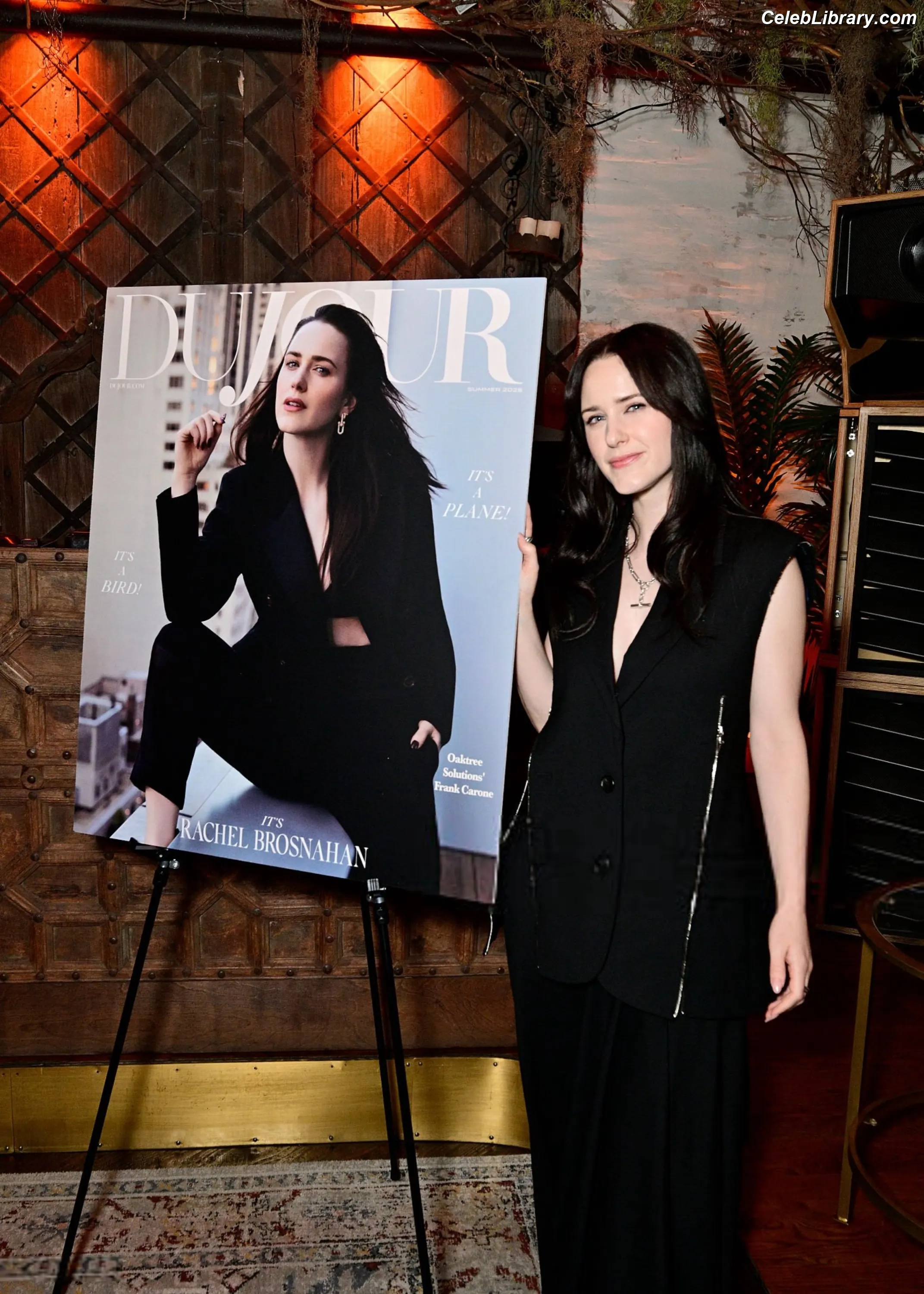 Rachel Brosnahan photo 9 of 1305