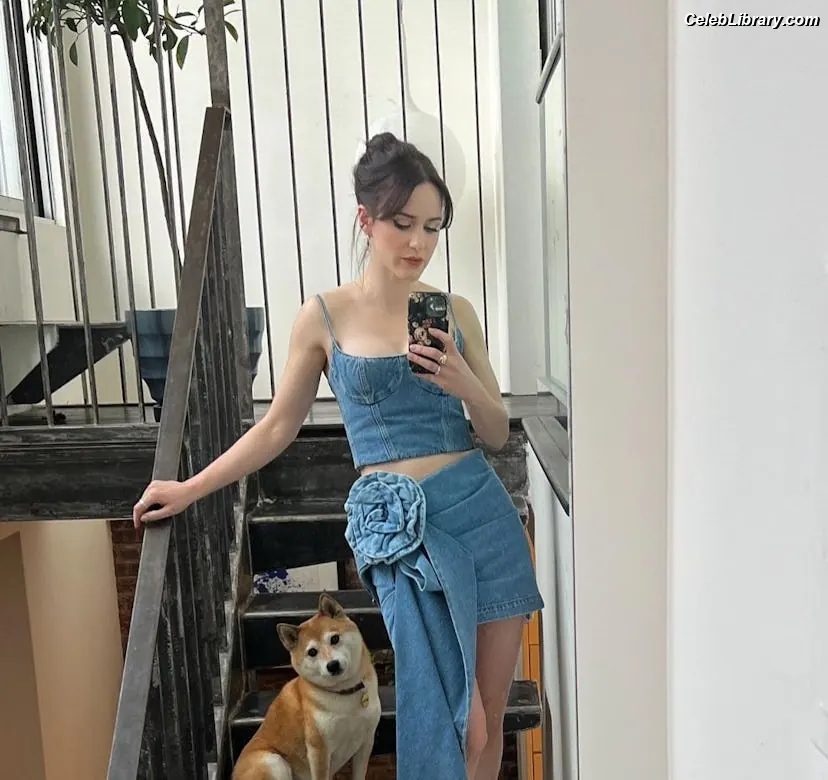 Rachel Brosnahan photo 15 of 1305