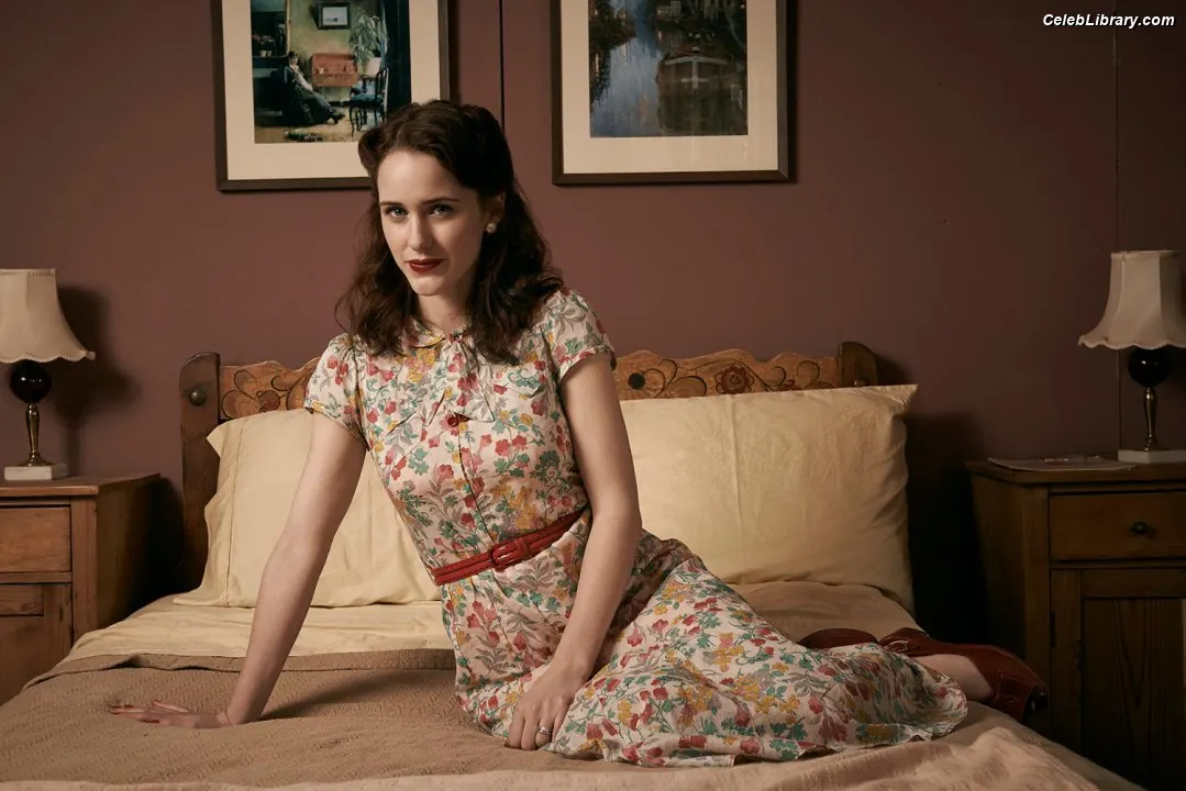 Rachel Brosnahan photo 17 of 1305