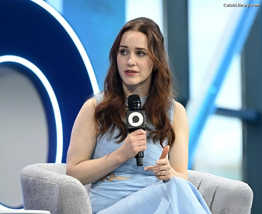 Rachel Brosnahan photo 4 of 1305