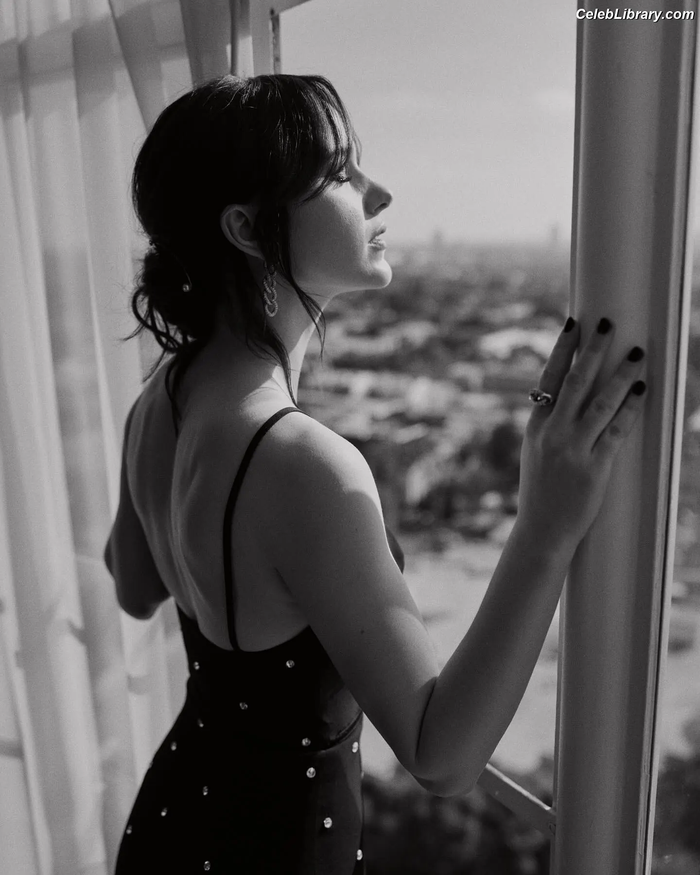 Rachel Brosnahan photo 10 of 1305