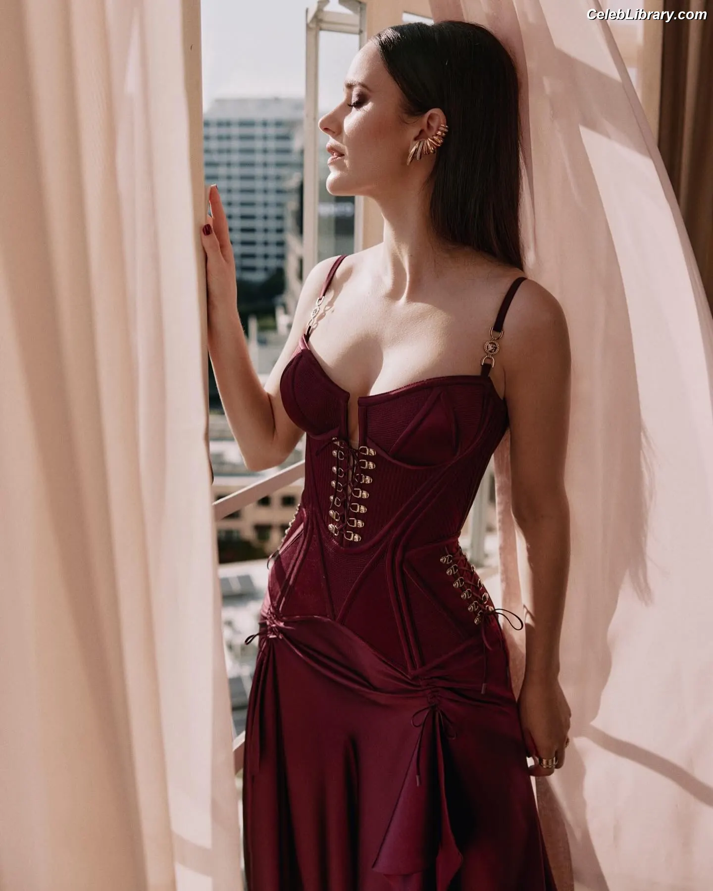 Rachel Brosnahan photo 23 of 1305