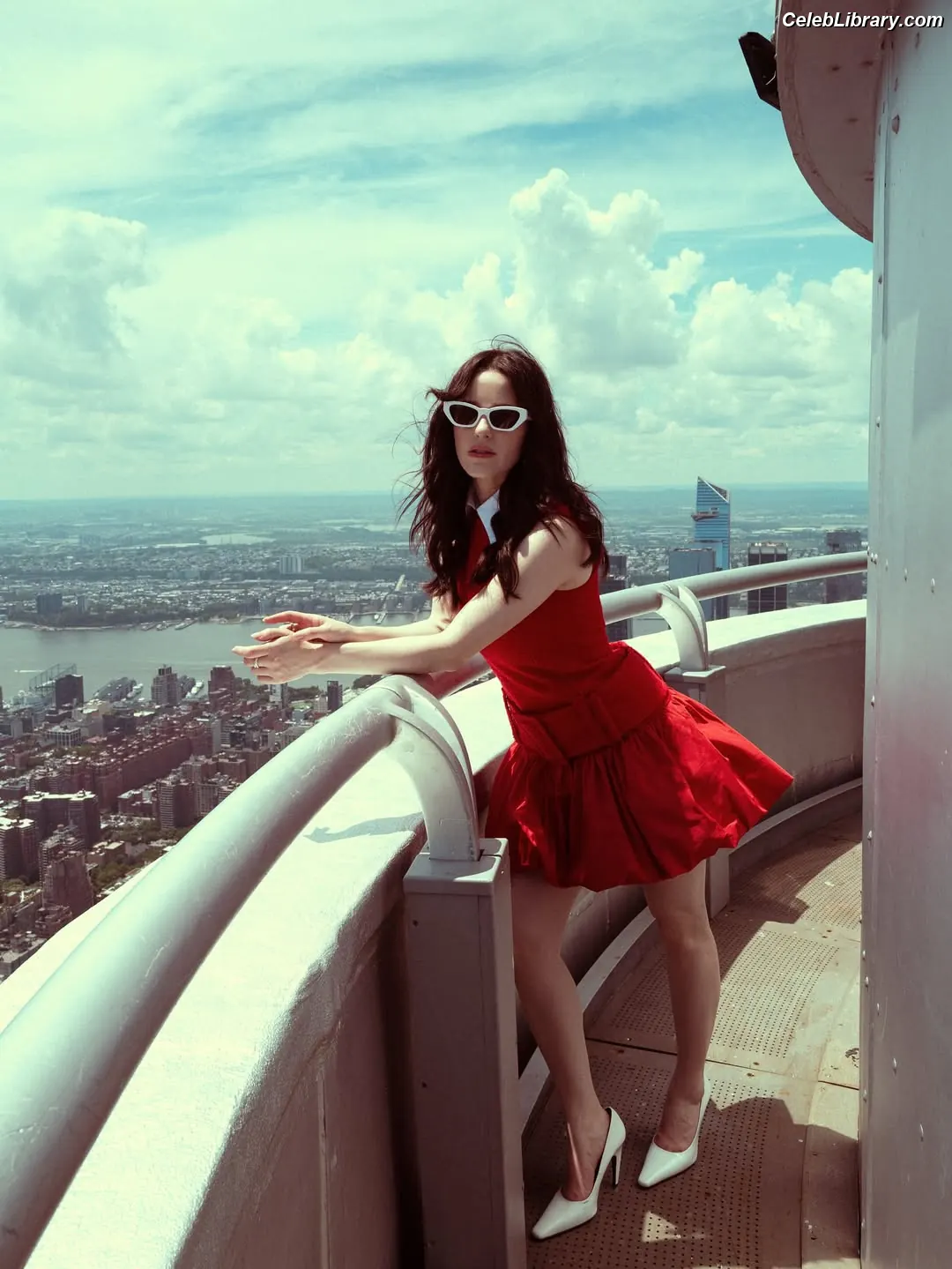 Rachel Brosnahan photo 2 of 1305