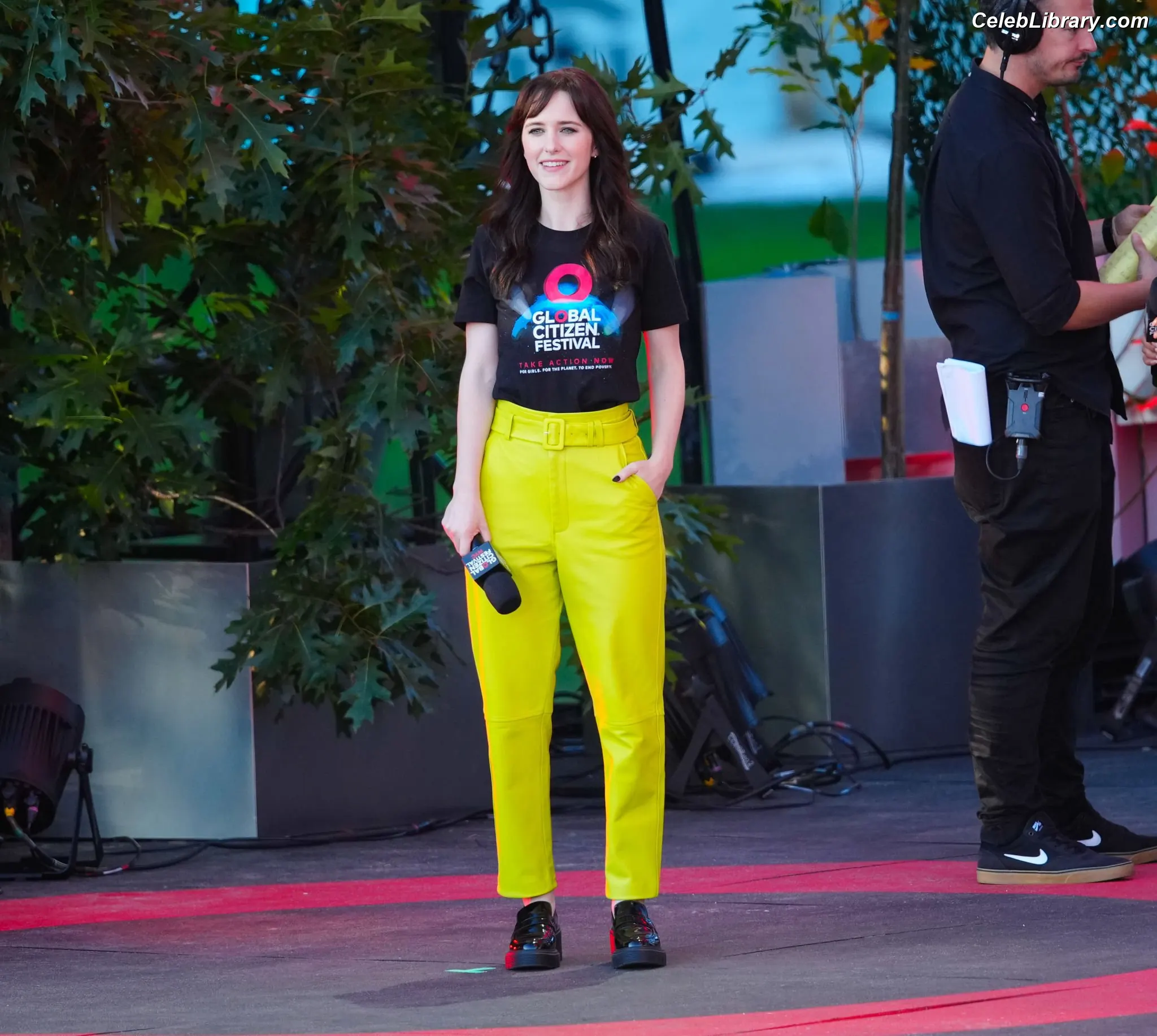 Rachel Brosnahan photo 7 of 1305