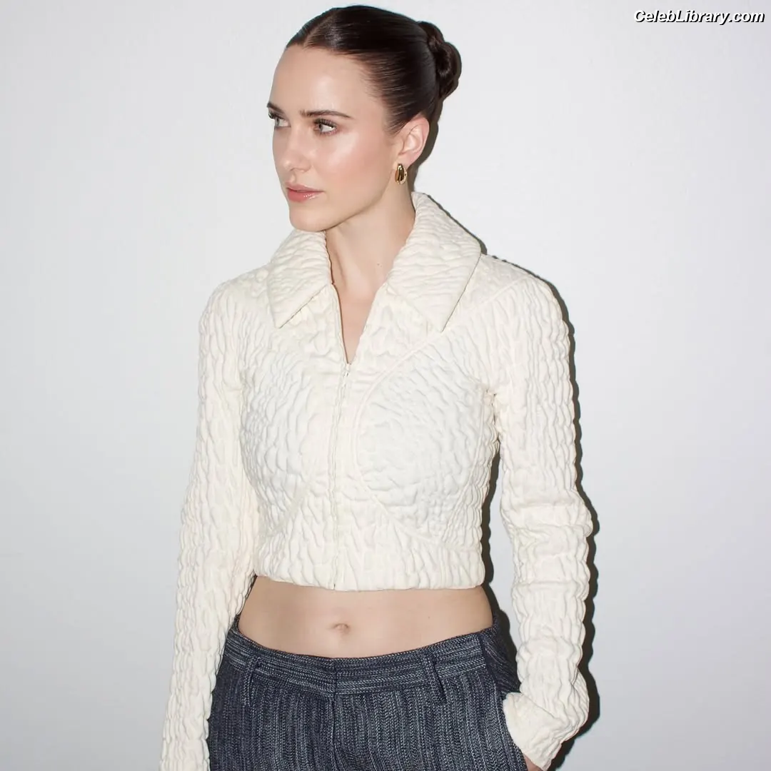 Rachel Brosnahan photo 1 of 1305