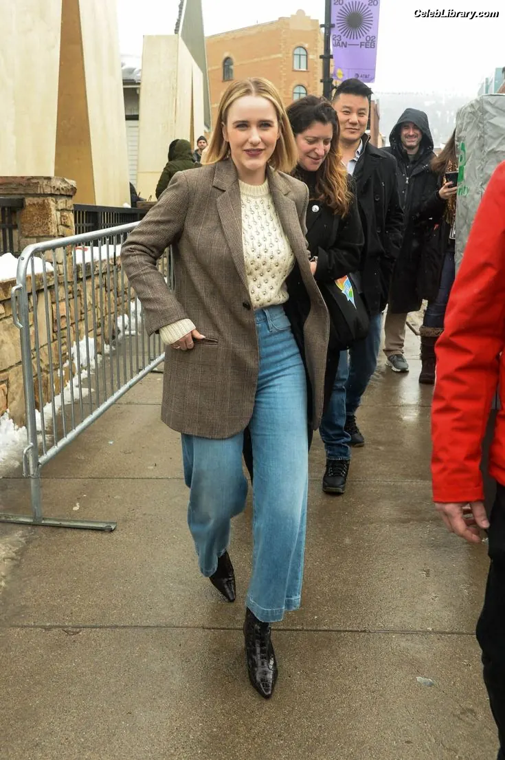 Rachel Brosnahan photo 20 of 1305
