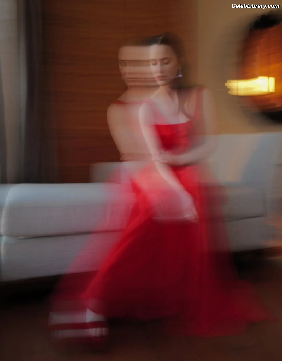 Rachel Brosnahan photo 6 of 1305