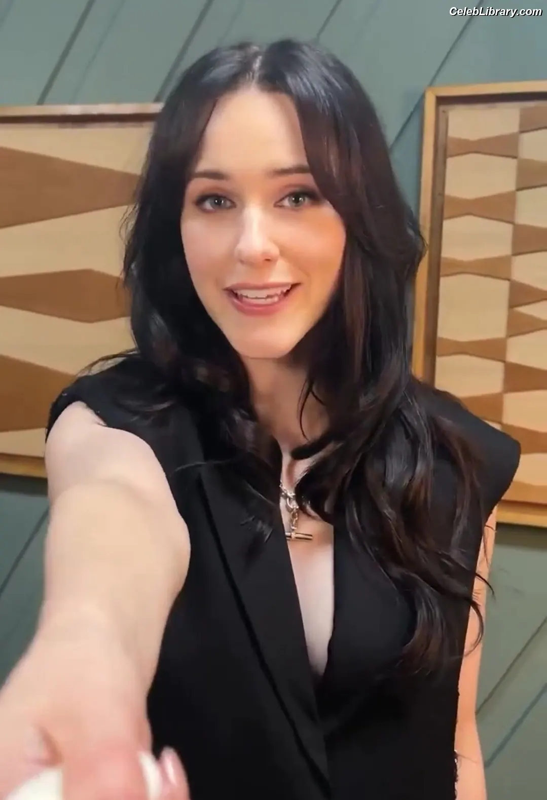 Rachel Brosnahan photo 24 of 1305