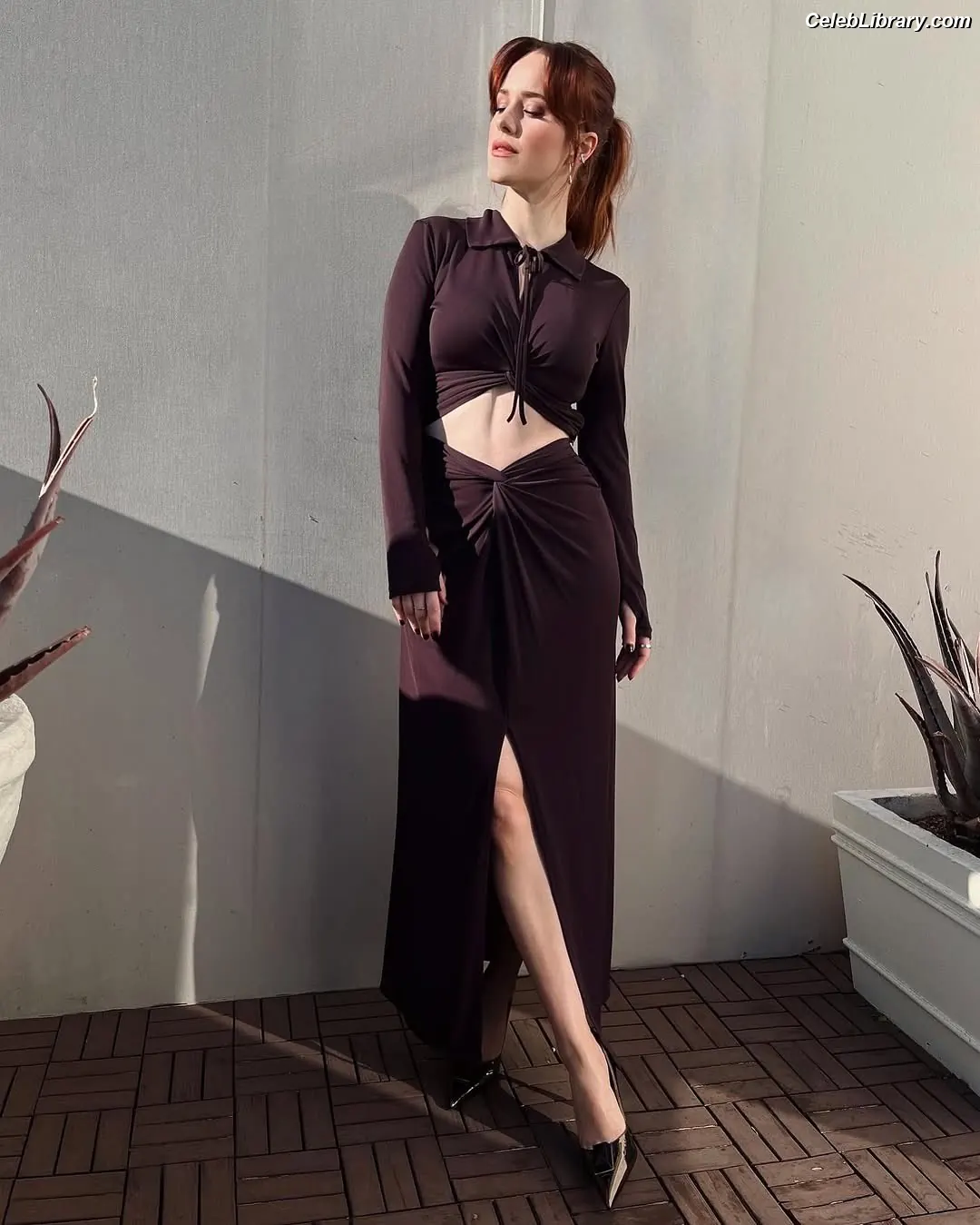 Rachel Brosnahan photo 8 of 1305