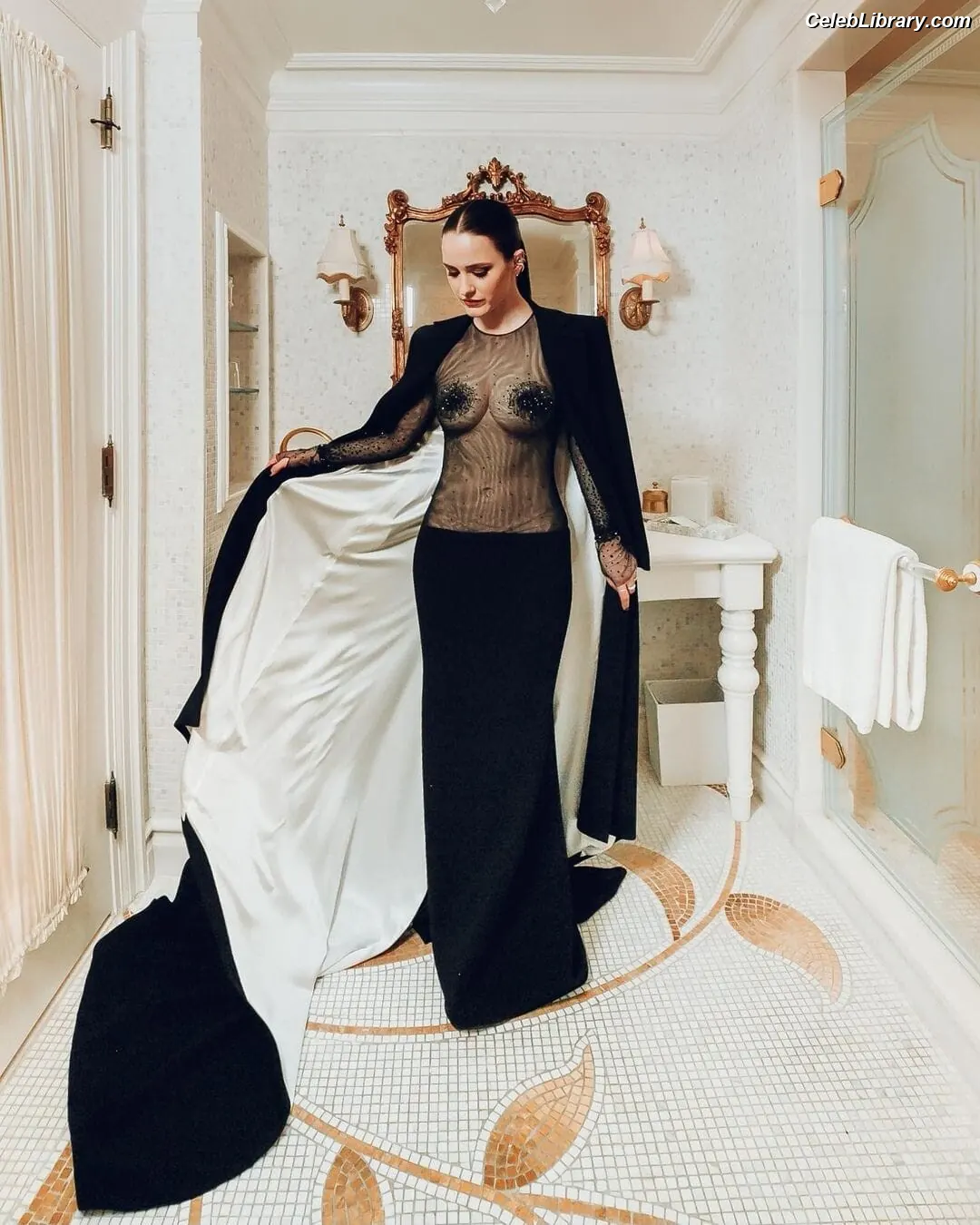 Rachel Brosnahan photo 12 of 1305