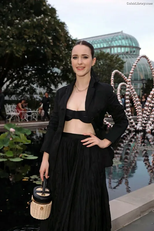 Rachel Brosnahan photo 13 of 1301