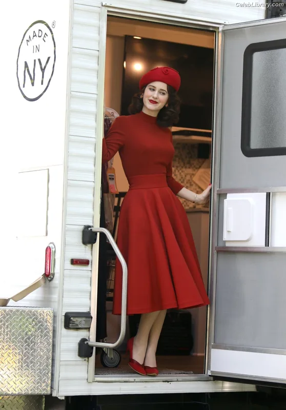 Rachel Brosnahan photo 17 of 1301