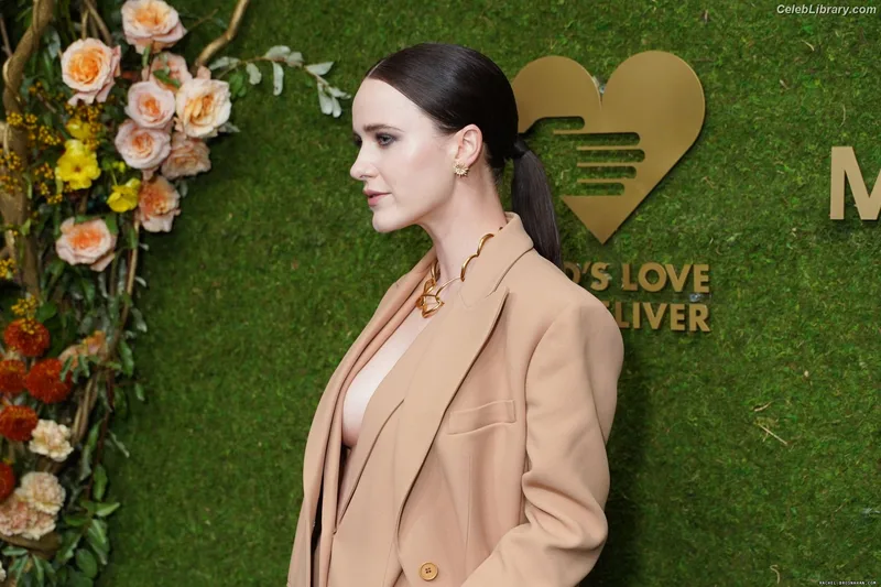 Rachel Brosnahan photo 1 of 1301