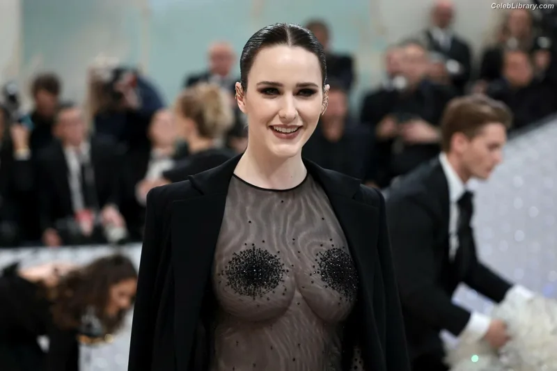 Rachel Brosnahan photo 4 of 1301