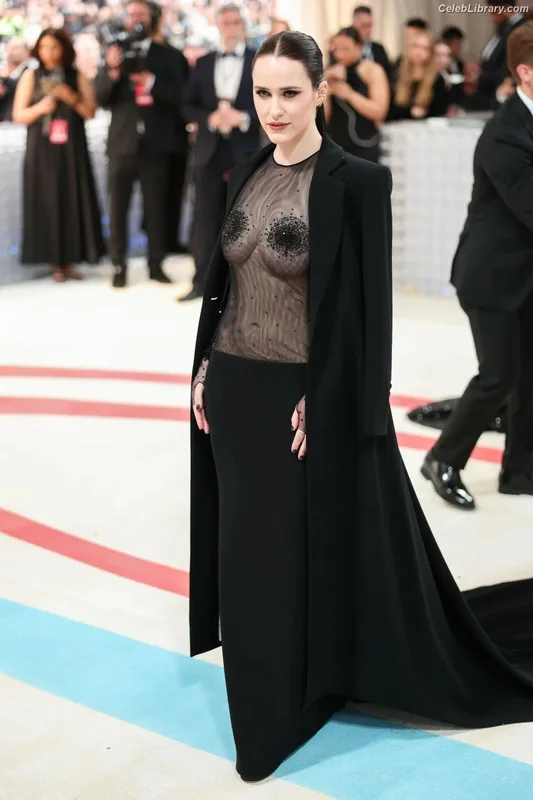 Rachel Brosnahan photo 7 of 1301