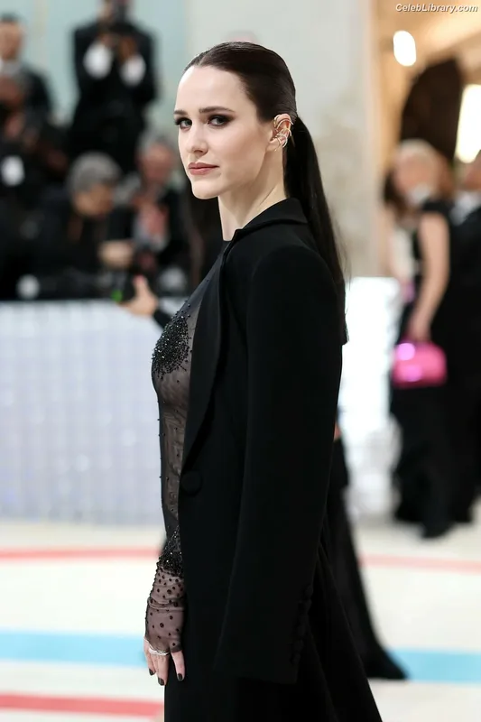 Rachel Brosnahan photo 16 of 1301