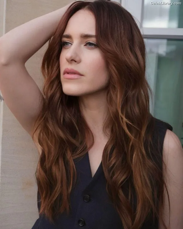 Rachel Brosnahan photo 21 of 1301