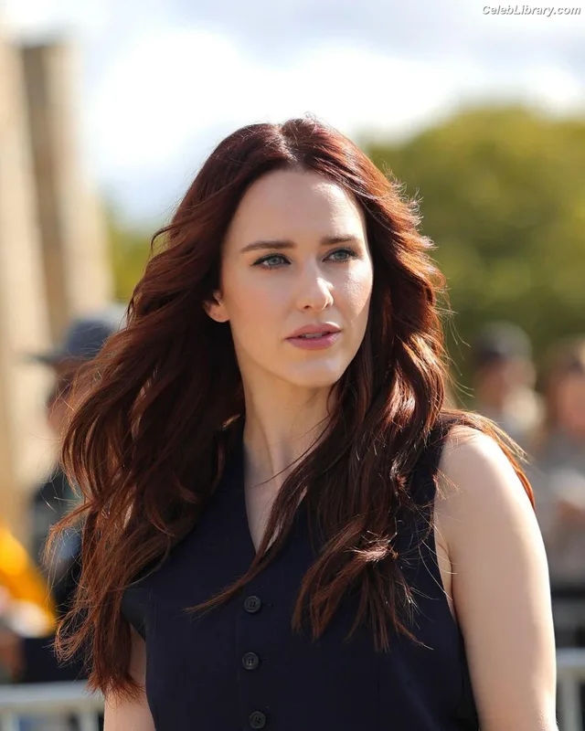 Rachel Brosnahan photo 7 of 1301