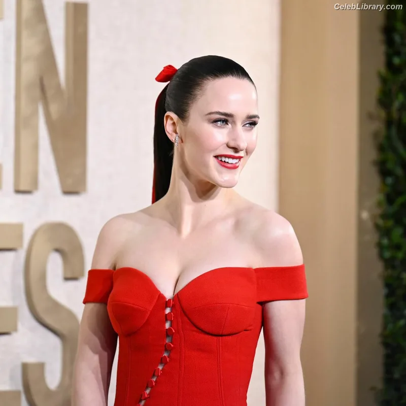 Rachel Brosnahan photo 6 of 1301
