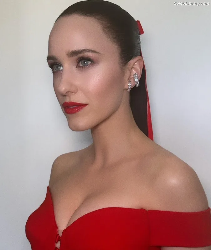 Rachel Brosnahan photo 9 of 1301