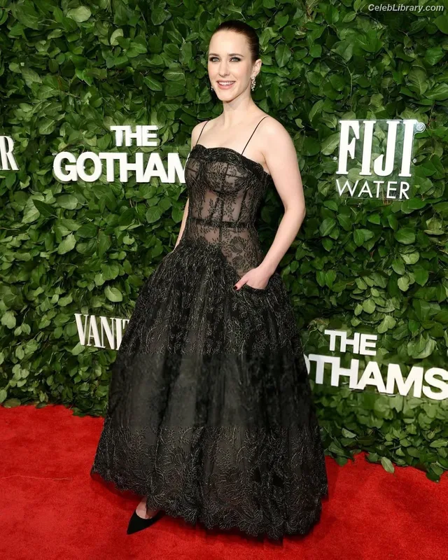 Rachel Brosnahan photo 14 of 1301