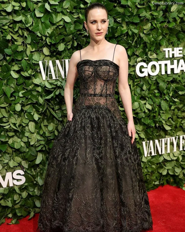 Rachel Brosnahan photo 15 of 1301