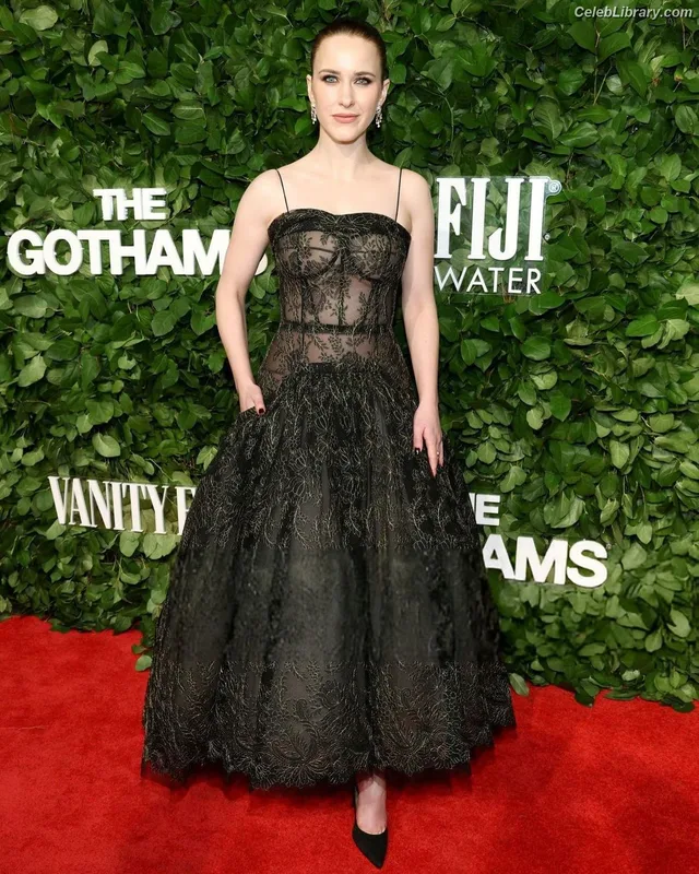 Rachel Brosnahan photo 16 of 1301