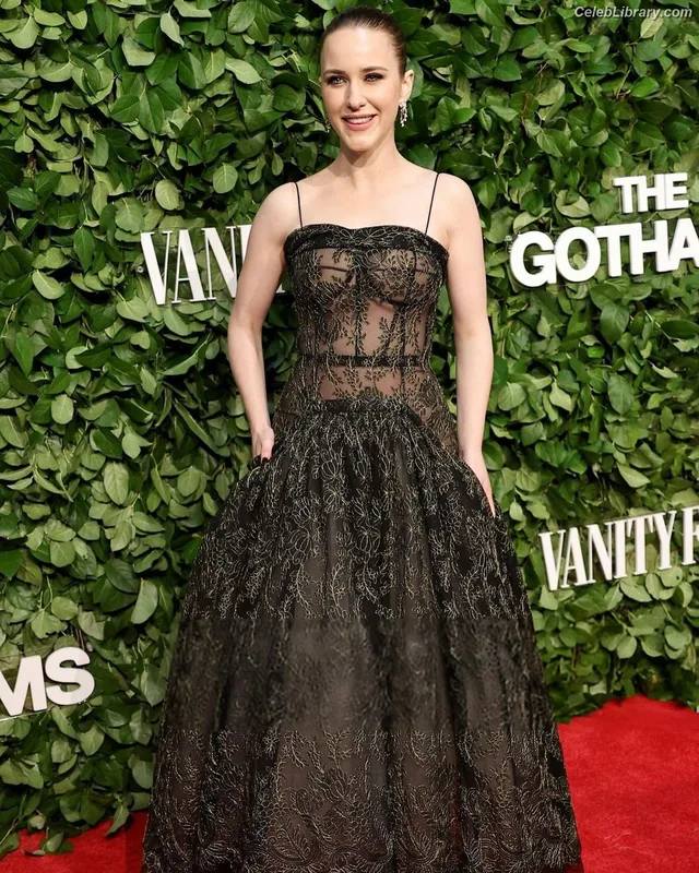Rachel Brosnahan photo 17 of 1301