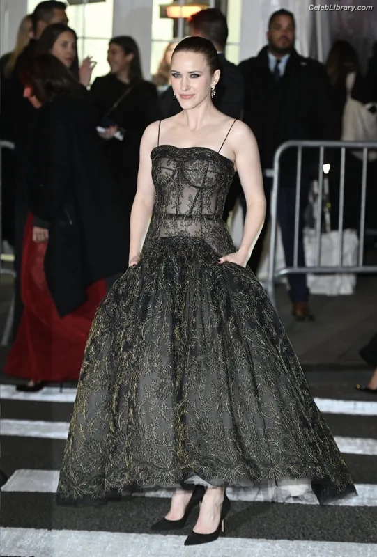 Rachel Brosnahan photo 19 of 1301