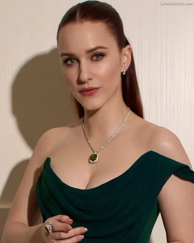Rachel Brosnahan photo 18 of 1301