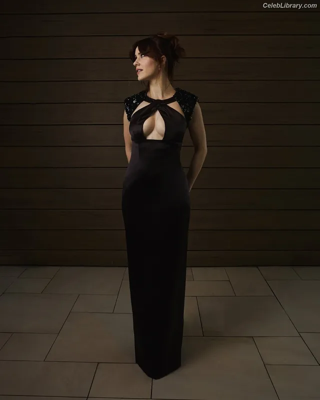 Rachel Brosnahan photo 22 of 1301