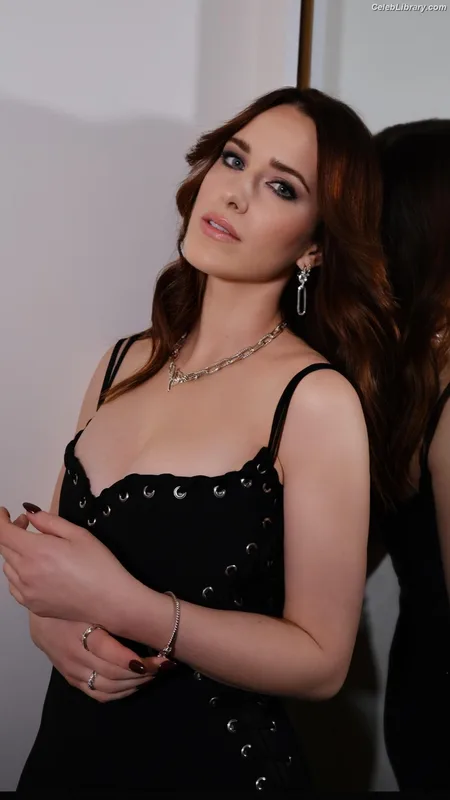 Rachel Brosnahan photo 11 of 1301