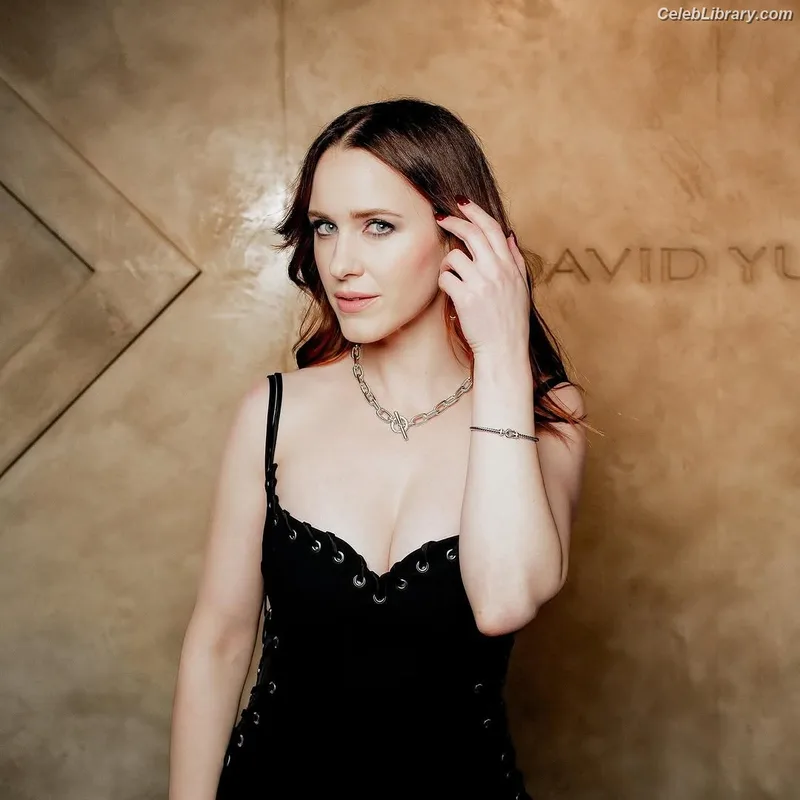 Rachel Brosnahan photo 16 of 1301