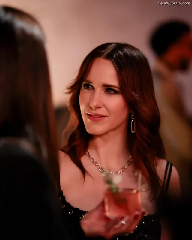 Rachel Brosnahan photo 21 of 1301