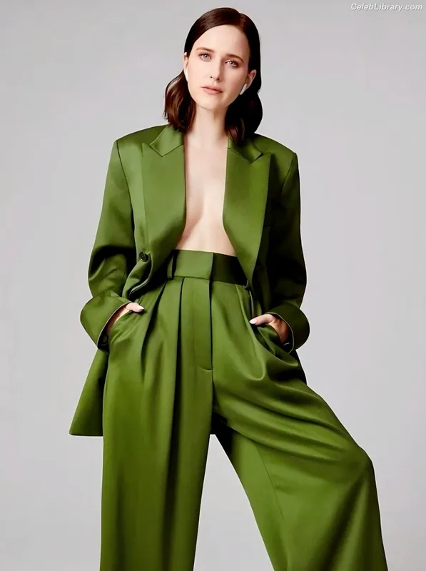 Rachel Brosnahan photo 4 of 1301