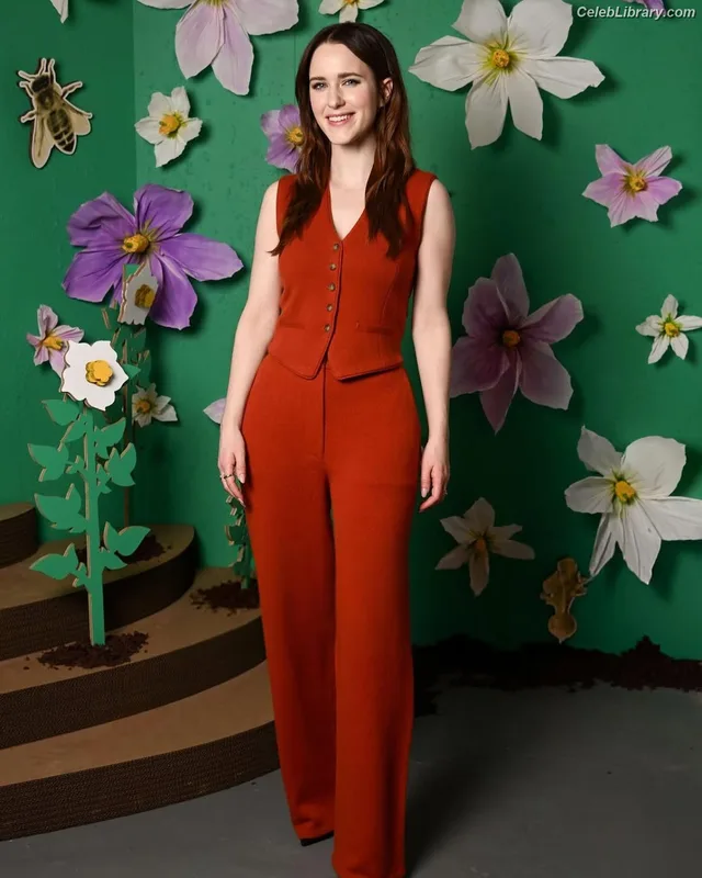 Rachel Brosnahan photo 18 of 1301